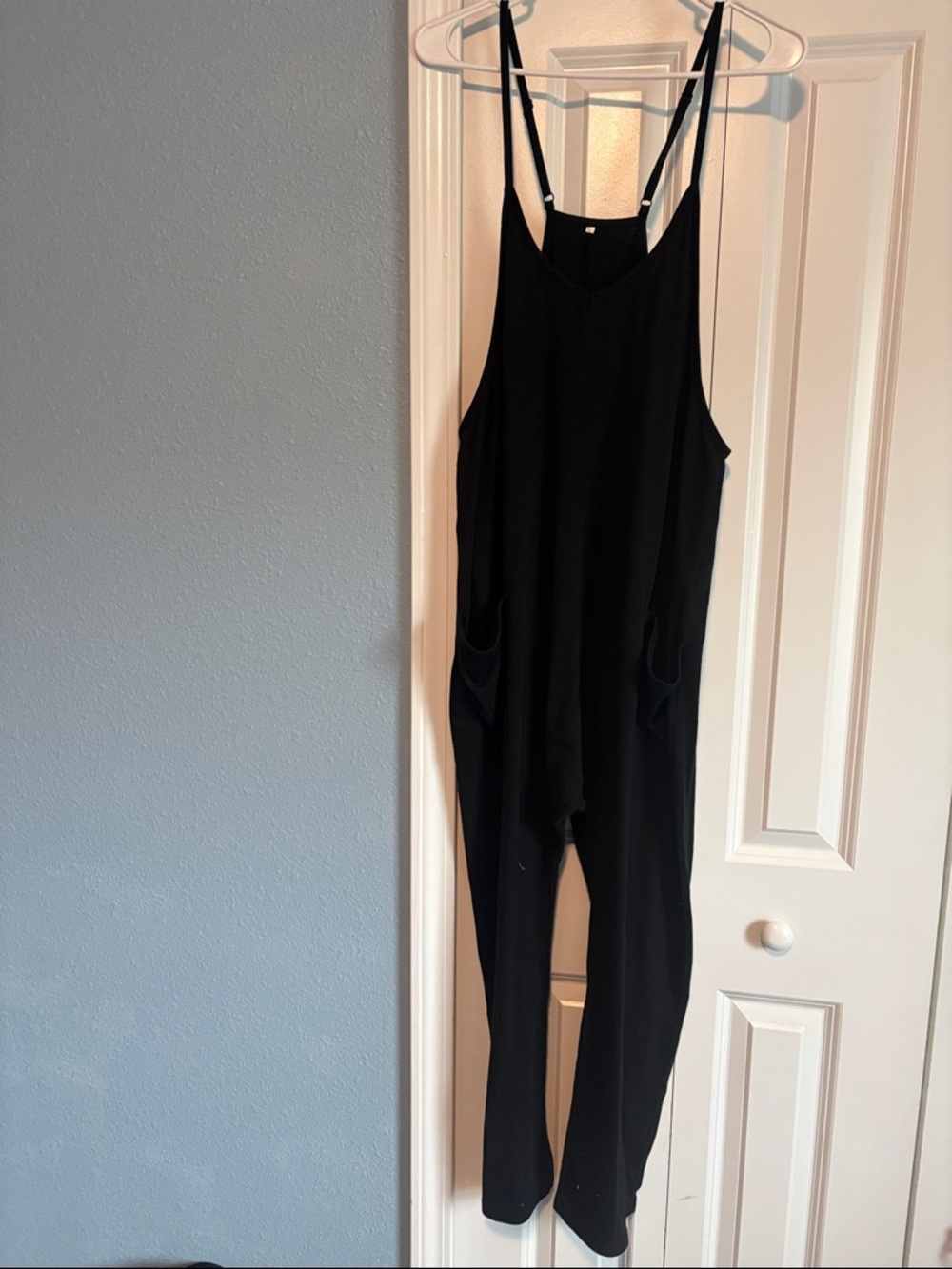 Black Women's Sleeveless Jumpsuit with Pockets